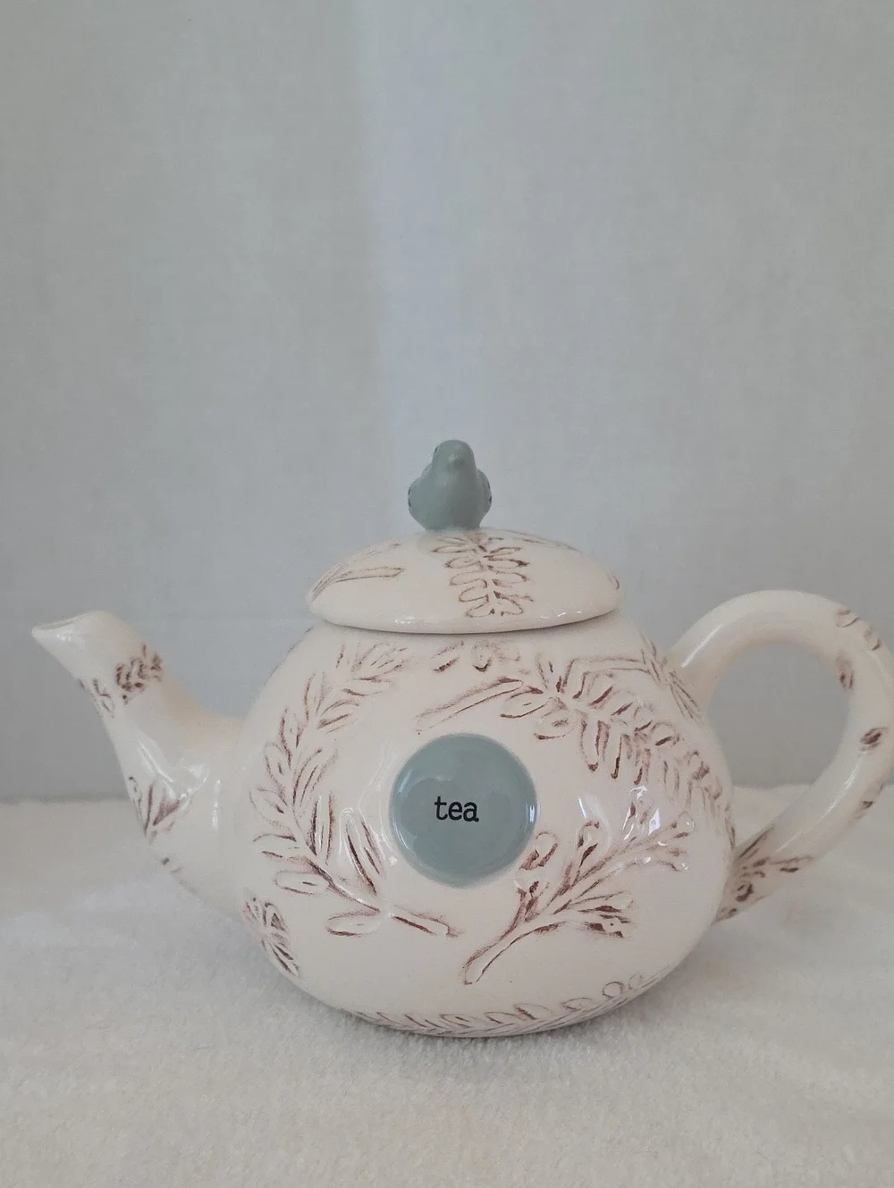 Mud Pie Retired NWT Cream Light Blue Ceramic 'Tea' Bird Finial Nest Teapot